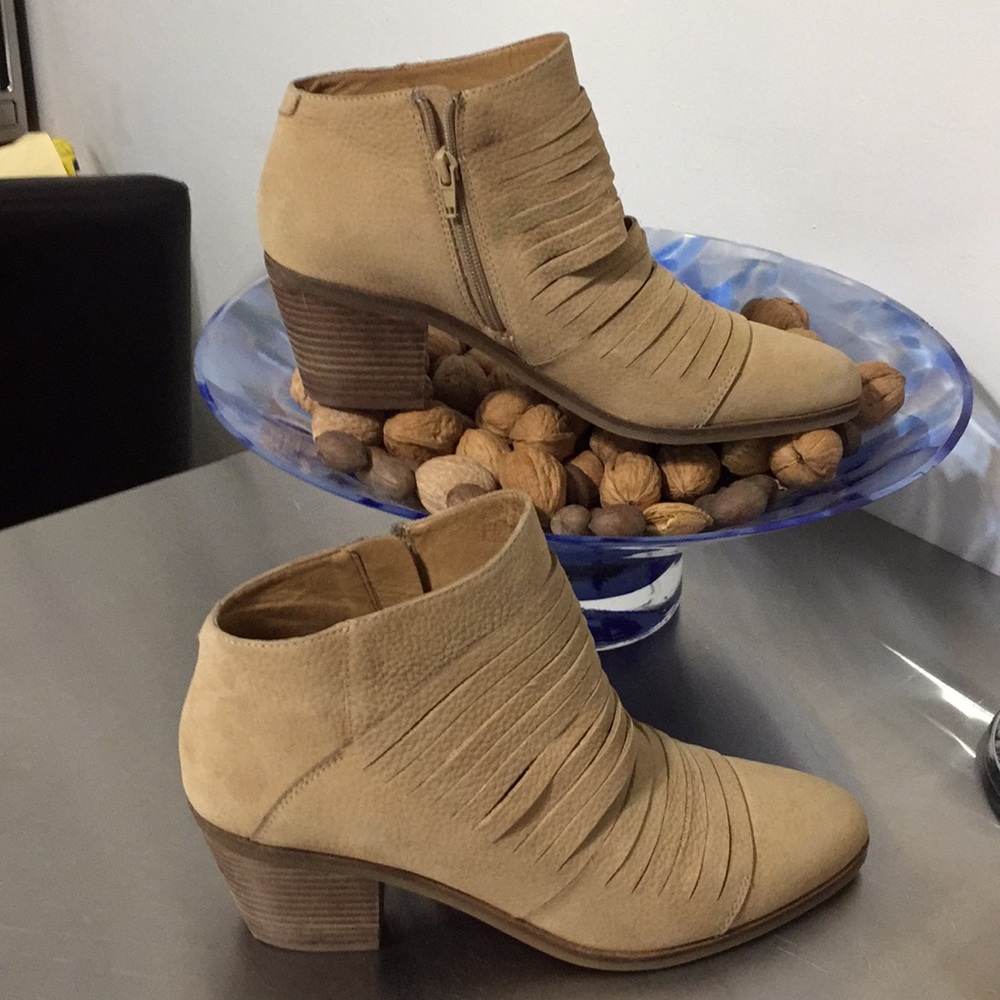 LuckyBrand LK-Zavrina tanleather side zip booties - Picture 3 of 8